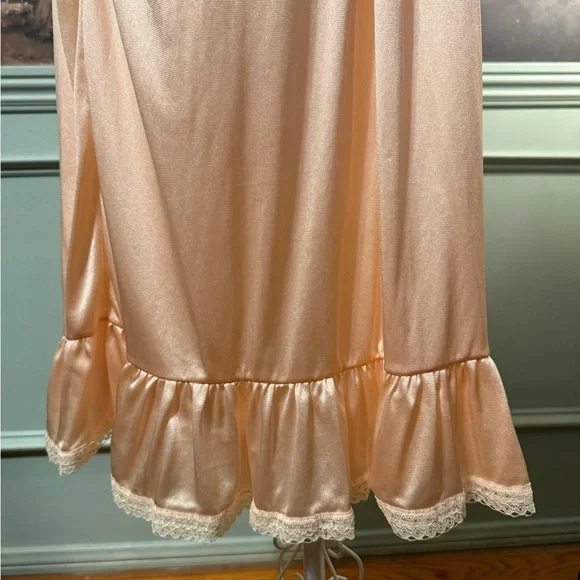 Vintage Peach Satin Lace Nightgown – Full Length – Romantic Cottagecore Lingerie